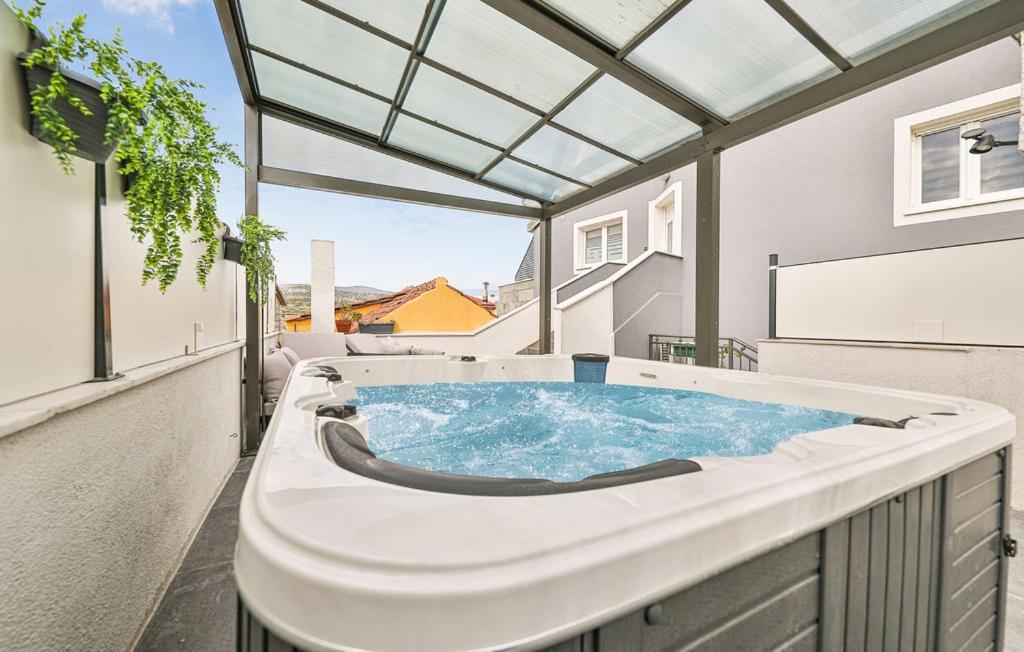 Premium Apartment With Jacuzzi 트로기르 외부 사진